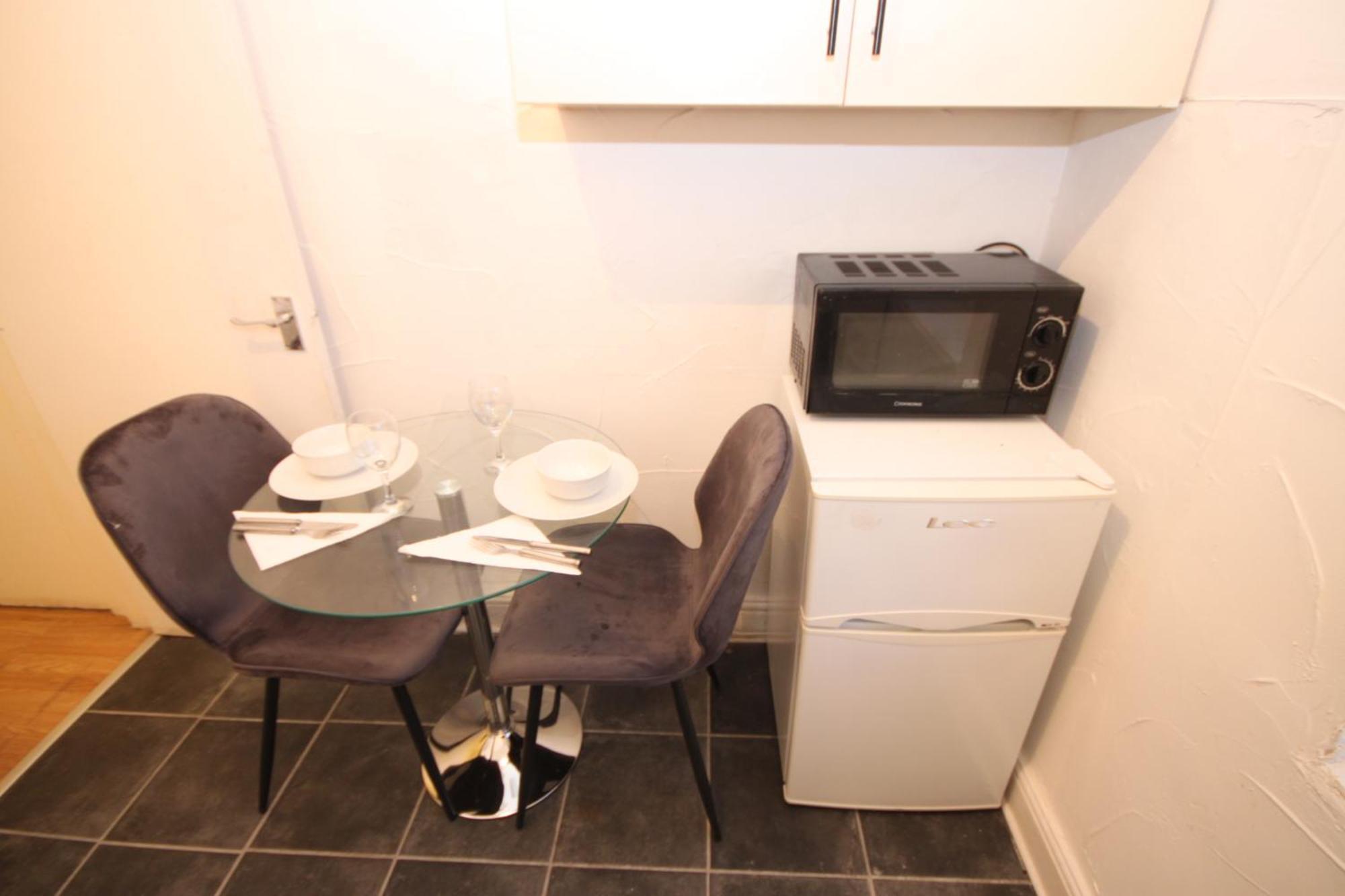 Barton Seaview, Self Catering Studio Apartments, Promenade & Central Beach Location, Families, Couples Or 23 Years Plus Only, Free Parking Blackpool Zimmer foto