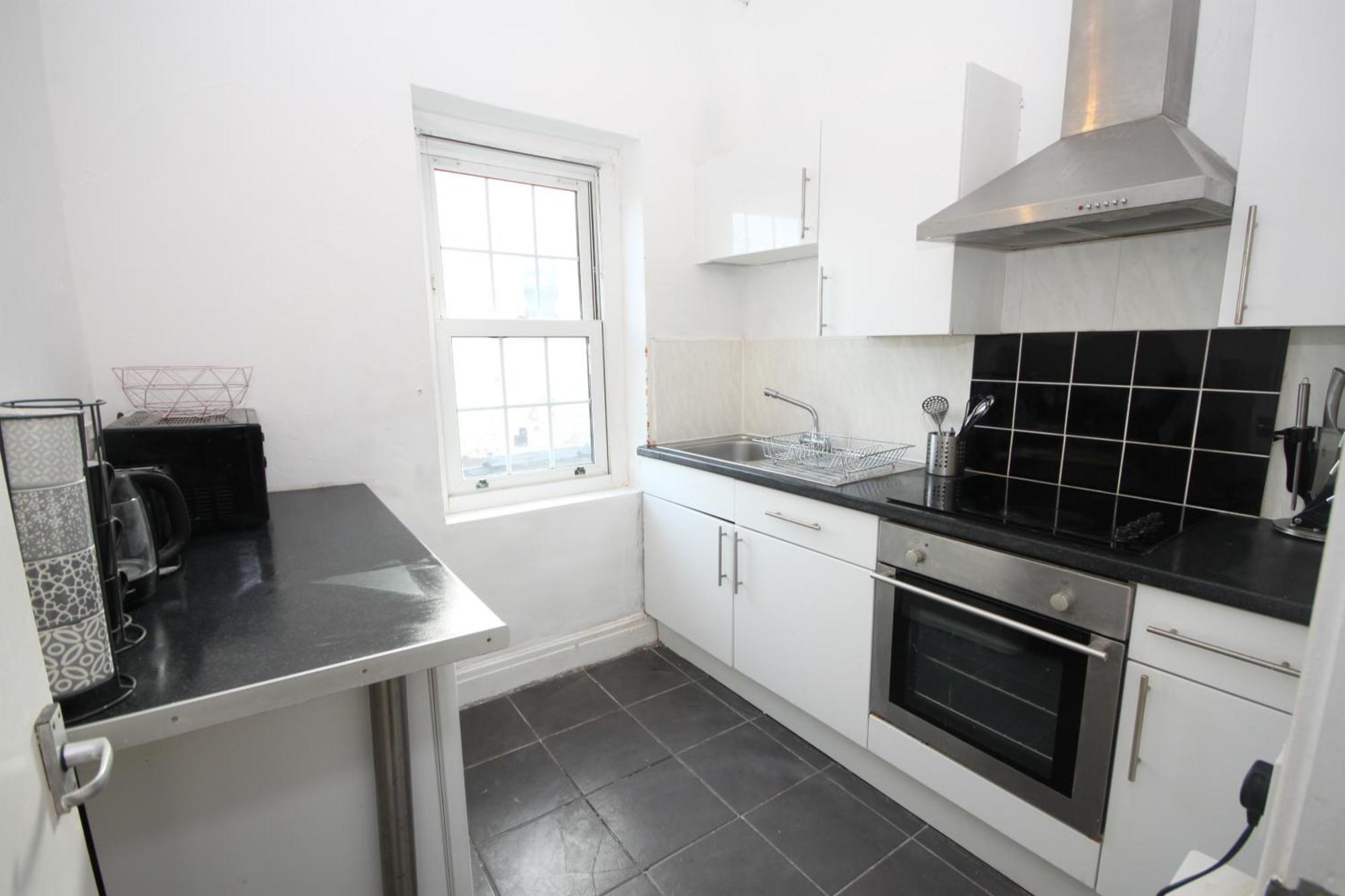 Barton Seaview, Self Catering Studio Apartments, Promenade & Central Beach Location, Families, Couples Or 23 Years Plus Only, Free Parking Blackpool Zimmer foto