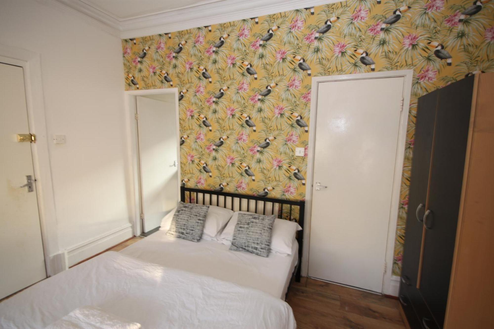 Barton Seaview, Self Catering Studio Apartments, Promenade & Central Beach Location, Families, Couples Or 23 Years Plus Only, Free Parking Blackpool Exterior foto